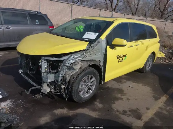 5TDYRKEC3NS108575 2022 TOYOTA SIENNA - Image 2