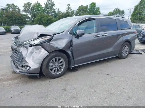 5TDYRKEC3NS111279 2022 TOYOTA SIENNA - Image 2