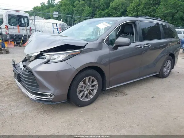 5TDYRKEC3NS123027 2022 TOYOTA SIENNA - Image 2