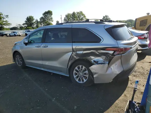 5TDYRKEC3NS123061 2022 TOYOTA SIENNA - Image 2