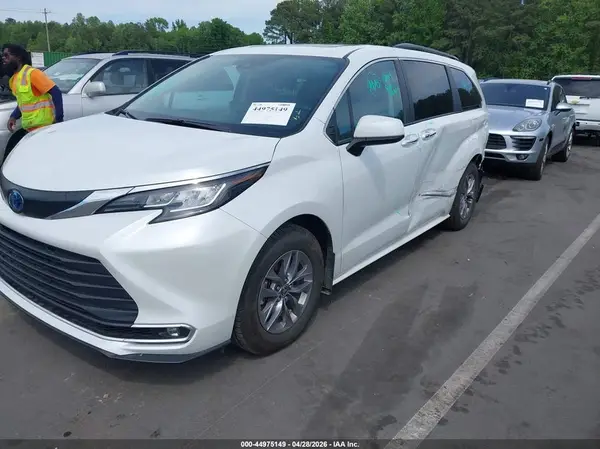 5TDYRKEC3NS134142 2022 TOYOTA SIENNA - Image 2