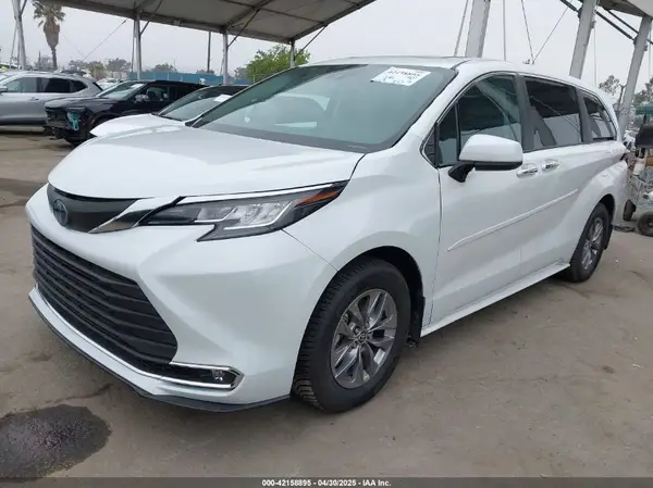 5TDYRKEC3PS141787 2023 TOYOTA SIENNA - Image 2
