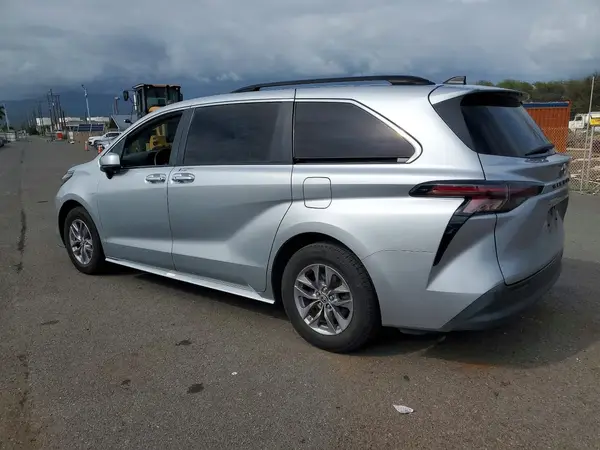 5TDYRKEC3PS144026 2023 TOYOTA SIENNA - Image 2