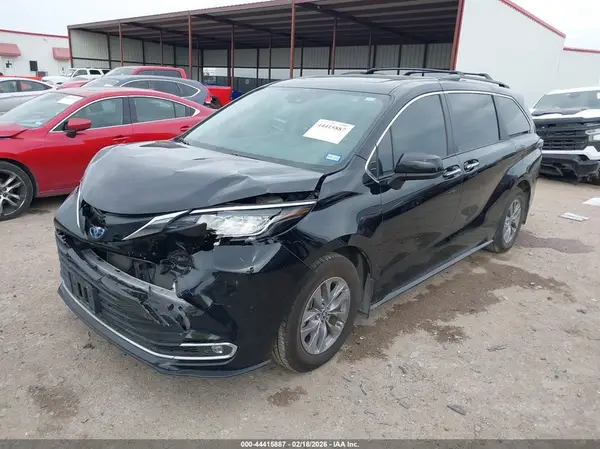 5TDYRKEC3PS155883 2023 TOYOTA SIENNA - Image 2