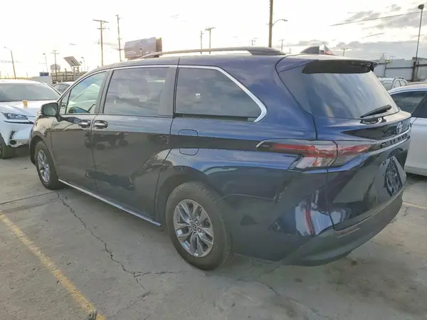 5TDYRKEC3PS171596 2023 TOYOTA SIENNA - Image 2