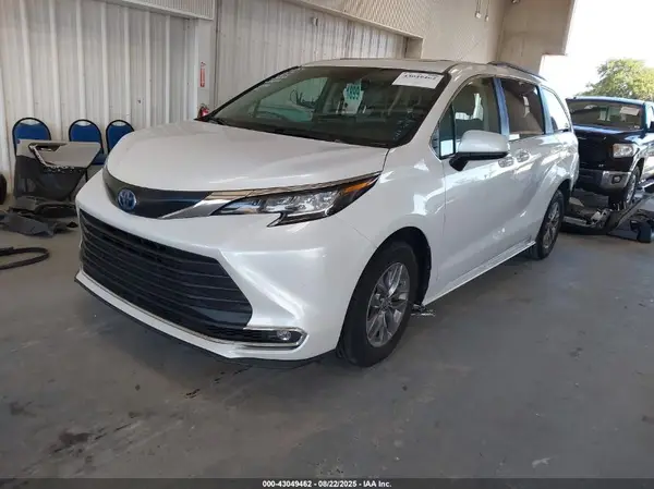 5TDYRKEC3PS176233 2023 TOYOTA SIENNA - Image 2