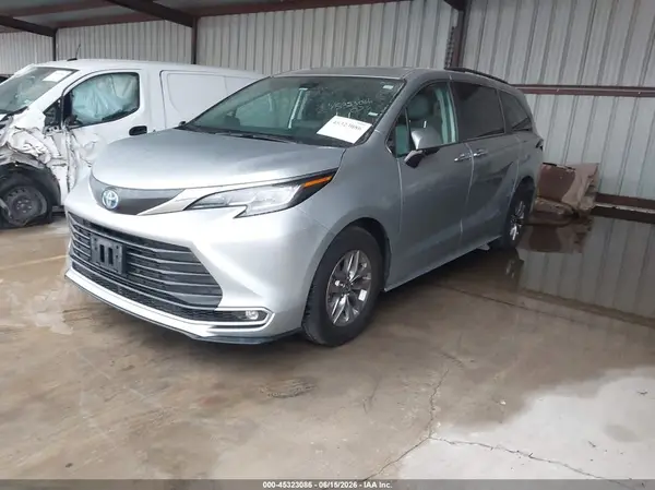 5TDYRKEC3PS176278 2023 TOYOTA SIENNA - Image 2