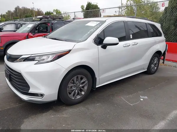 5TDYRKEC3RS181113 2024 TOYOTA SIENNA - Image 2