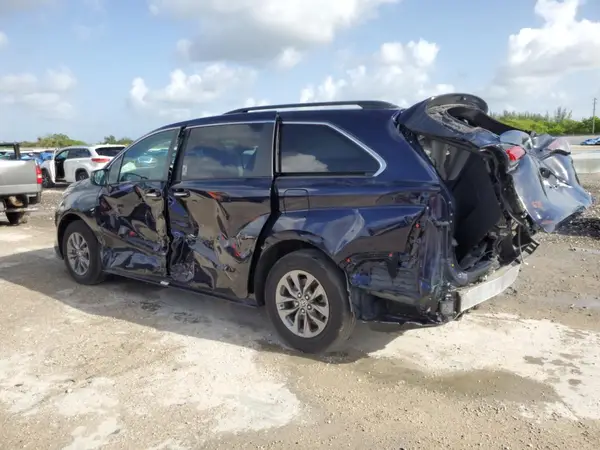 5TDYRKEC3RS182813 2024 TOYOTA SIENNA - Image 2