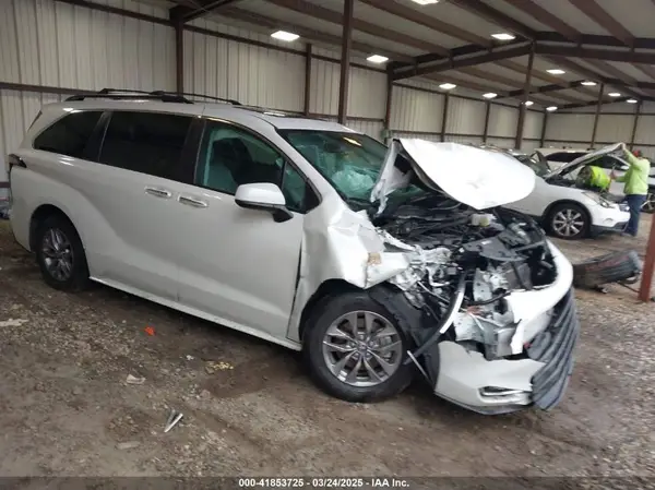 5TDYRKEC3RS190684 2024 TOYOTA SIENNA - Image 1