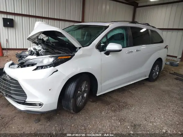 5TDYRKEC3RS190684 2024 TOYOTA SIENNA - Image 2