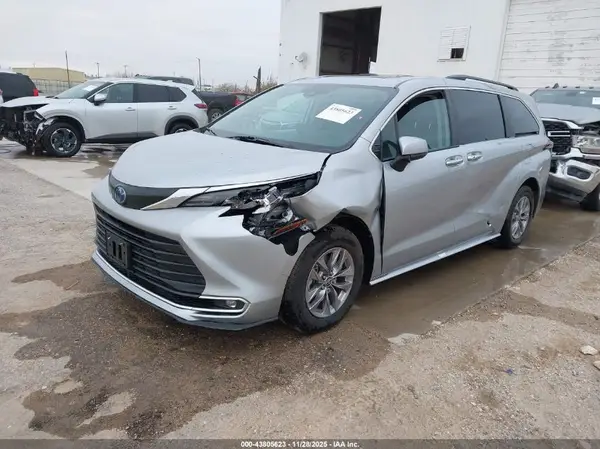 5TDYRKEC3RS196517 2024 TOYOTA SIENNA - Image 2
