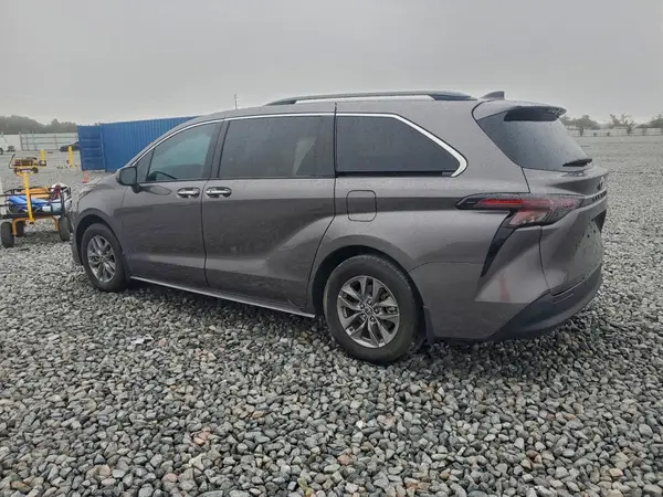 5TDYRKEC3RS221240 2024 TOYOTA SIENNA - Image 2