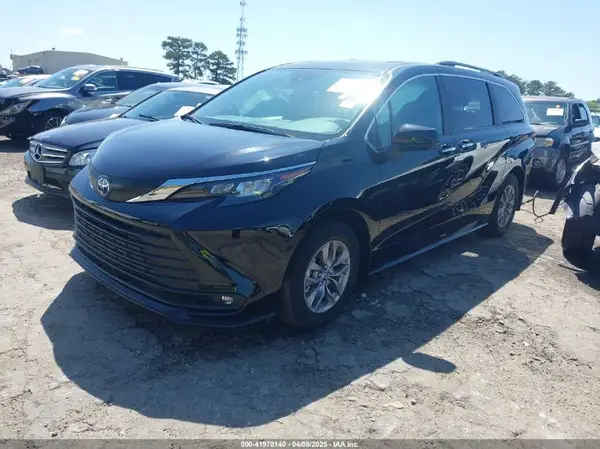 5TDYRKEC3SS226363 2025 TOYOTA SIENNA - Image 2