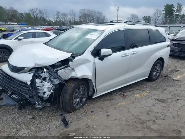 5TDYRKEC3SS240358 2025 TOYOTA SIENNA - Image 2