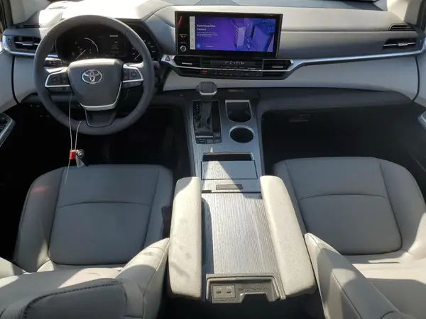 5TDYRKEC3SS242899 2025 TOYOTA SIENNA - Image 8