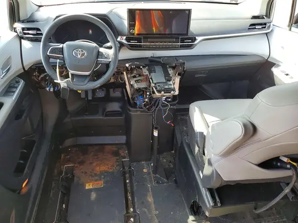 5TDYRKEC3SS243275 2025 TOYOTA SIENNA - Image 8