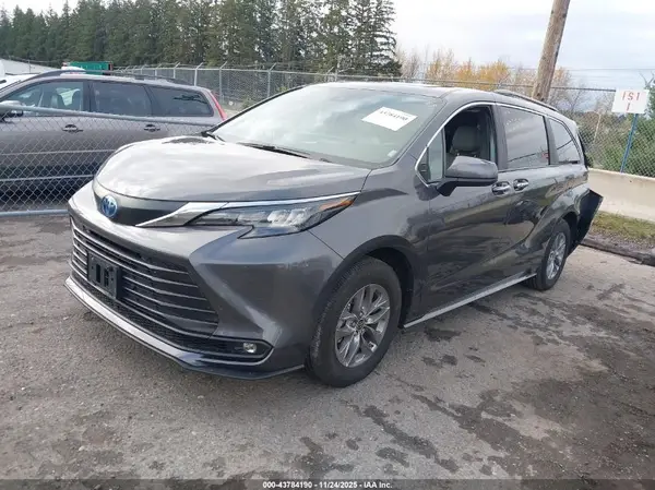5TDYRKEC3SS259749 2025 TOYOTA SIENNA - Image 2