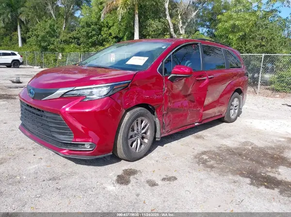 5TDYRKEC3SS259850 2025 TOYOTA SIENNA - Image 2