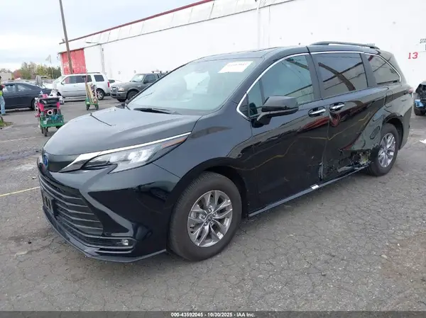 5TDYRKEC3SS261128 2025 TOYOTA SIENNA - Image 2