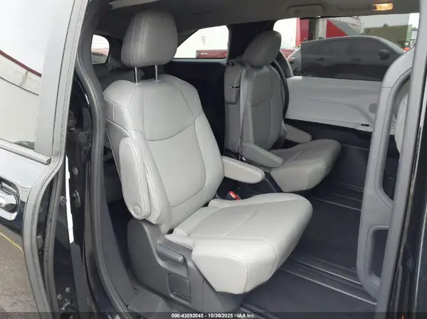 5TDYRKEC3SS261128 2025 TOYOTA SIENNA - Image 8