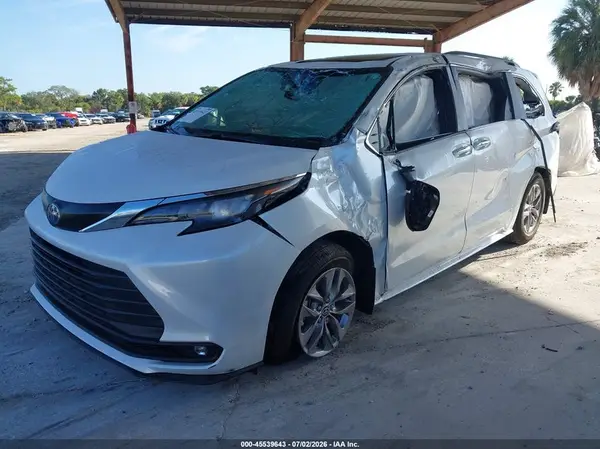 5TDYRKEC3SS267480 2025 TOYOTA SIENNA - Image 2
