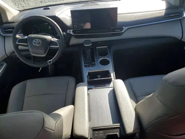5TDYRKEC3SS289463 2025 TOYOTA SIENNA - Image 8