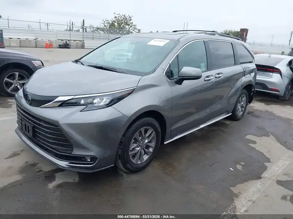 5TDYRKEC3TS299721 2026 TOYOTA SIENNA - Image 2