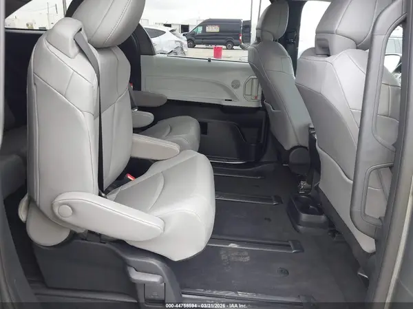 5TDYRKEC3TS299721 2026 TOYOTA SIENNA - Image 8