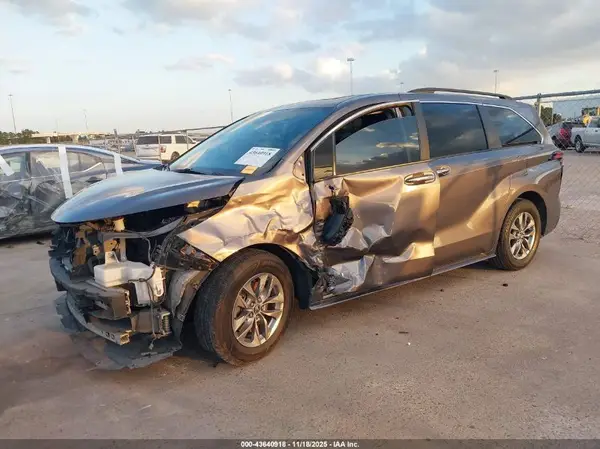 5TDYRKEC4MS004790 2021 TOYOTA SIENNA - Image 2