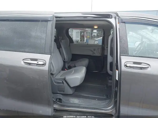 5TDYRKEC4MS020469 2021 TOYOTA SIENNA - Image 8