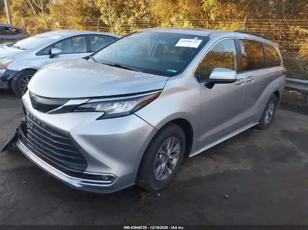5TDYRKEC4MS023923 2021 TOYOTA SIENNA - Image 2