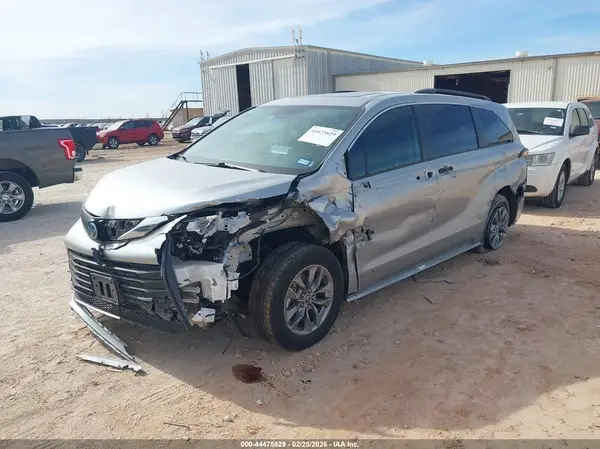 5TDYRKEC4MS024084 2021 TOYOTA SIENNA - Image 2