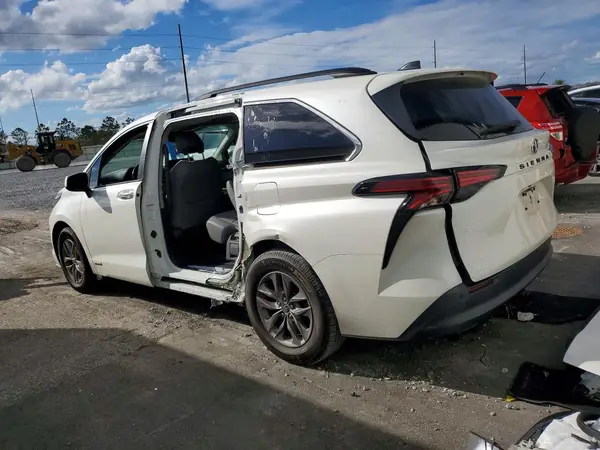 5TDYRKEC4MS026577 2021 TOYOTA SIENNA - Image 2