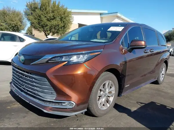 5TDYRKEC4MS027700 2021 TOYOTA SIENNA - Image 2