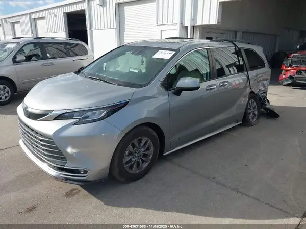 5TDYRKEC4MS031973 2021 TOYOTA SIENNA - Image 2