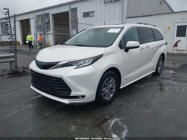 5TDYRKEC4MS046800 2021 TOYOTA SIENNA - Image 2
