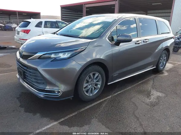 5TDYRKEC4MS059417 2021 TOYOTA SIENNA - Image 2