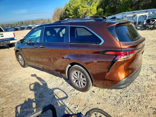 5TDYRKEC4NS093889 2022 TOYOTA SIENNA - Image 2