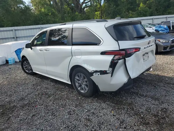 5TDYRKEC4NS097277 2022 TOYOTA SIENNA - Image 2