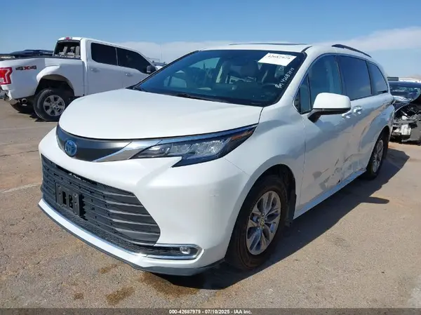 5TDYRKEC4NS102235 2022 TOYOTA SIENNA - Image 2
