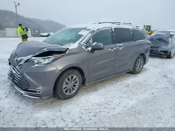 5TDYRKEC4NS120170 2022 TOYOTA SIENNA - Image 2