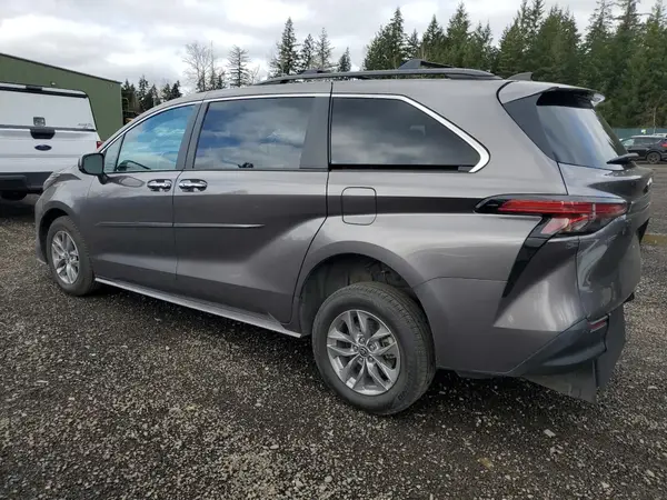 5TDYRKEC4NS121559 2022 TOYOTA SIENNA - Image 2