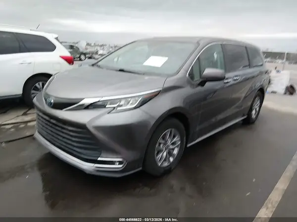 5TDYRKEC4NS125644 2022 TOYOTA SIENNA - Image 2