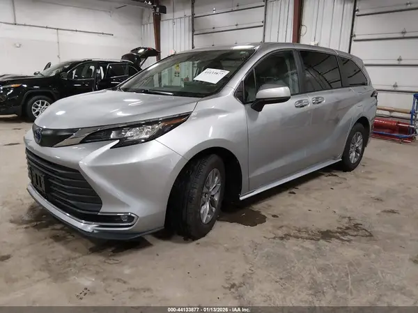 5TDYRKEC4NS127278 2022 TOYOTA SIENNA - Image 2