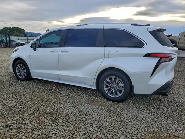 5TDYRKEC4NS134036 2022 TOYOTA SIENNA - Image 2