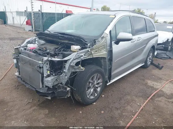 5TDYRKEC4NS134912 2022 TOYOTA SIENNA - Image 2