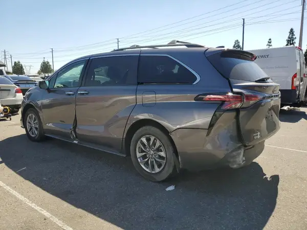 5TDYRKEC4NS136045 2022 TOYOTA SIENNA - Image 2