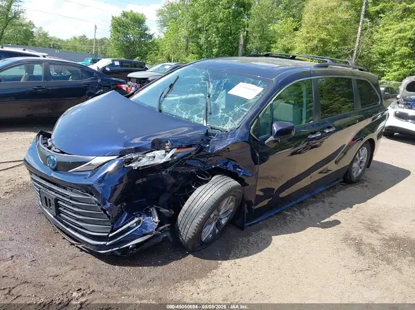 5TDYRKEC4PS139546 2023 TOYOTA SIENNA - Image 2