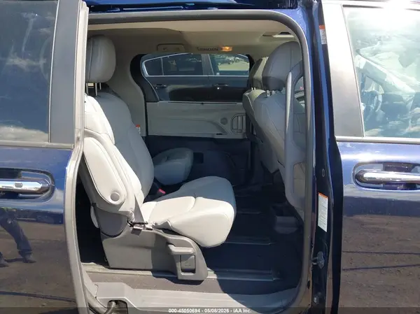 5TDYRKEC4PS139546 2023 TOYOTA SIENNA - Image 8